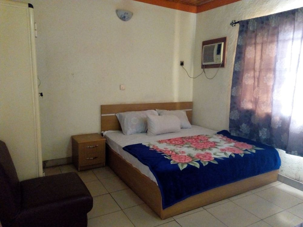 Adebayowa Hotel