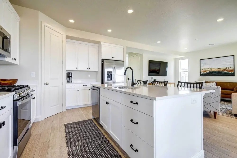 Washington Home w/ Mtn Views, Near Hiking