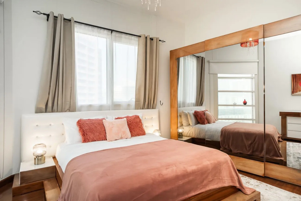 Beautiful Apt. With City Views In Lakeshore Tower