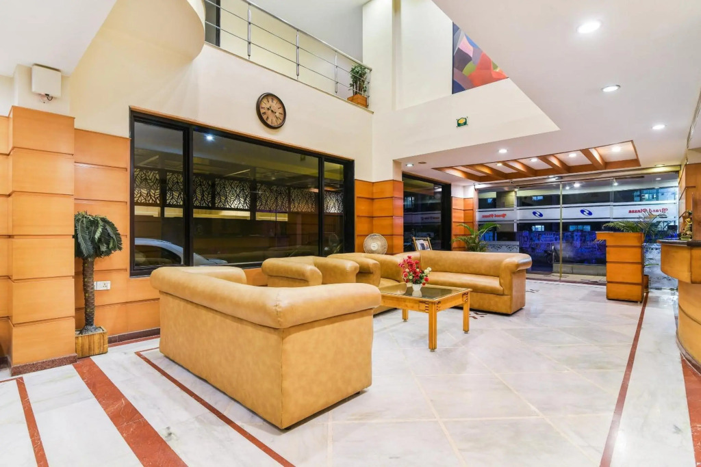 Super OYO Capital O 37664 Hotel Grand Plaza