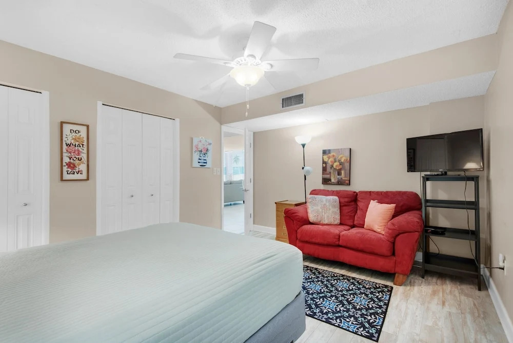 Dolphin Point #406c
