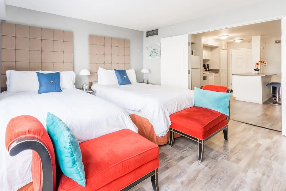 Stay Together Suites - Condominium Sleeps 14 with Iconic Vegas Views, Attached to The Cosmopolitan, NO RESORT FEES