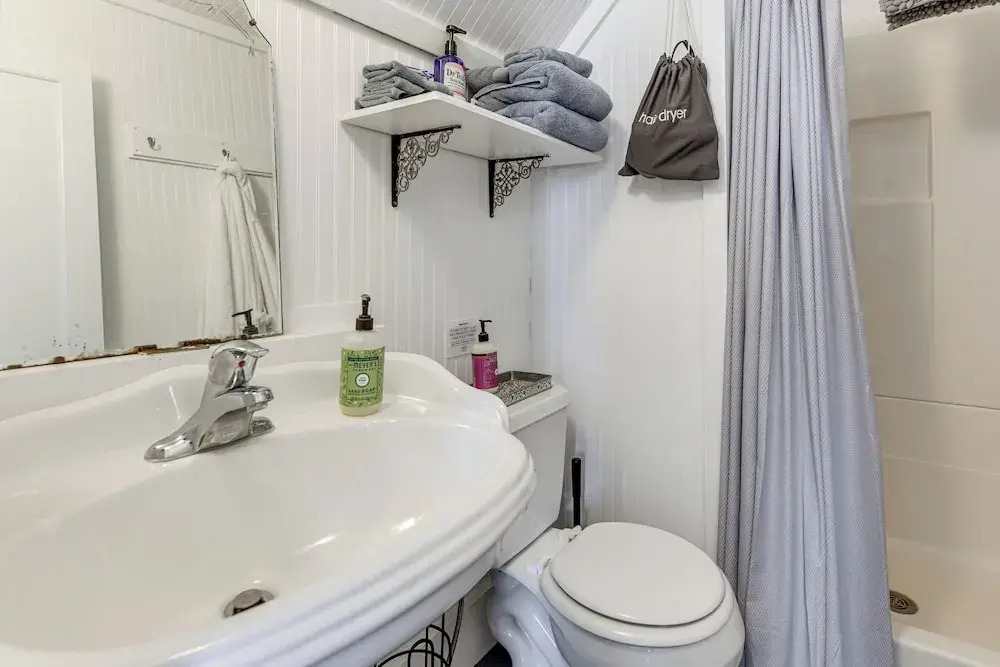 Green Mountain Views! Lowell Getaway Near Skiing
