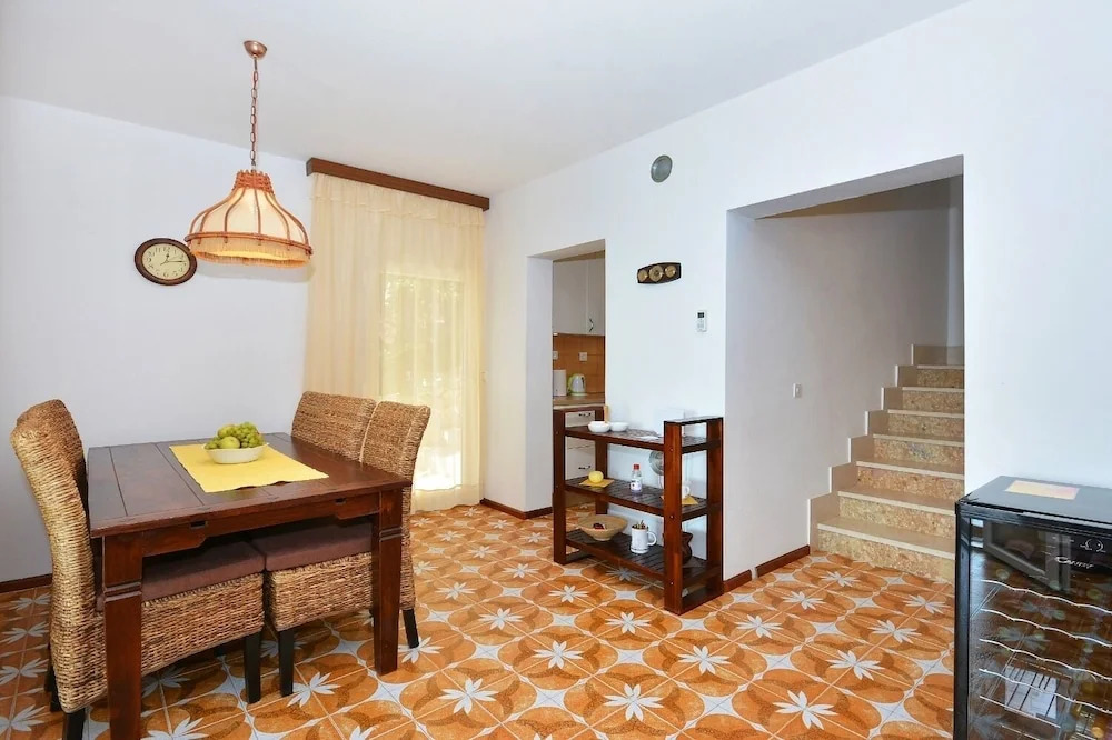 House Sreca