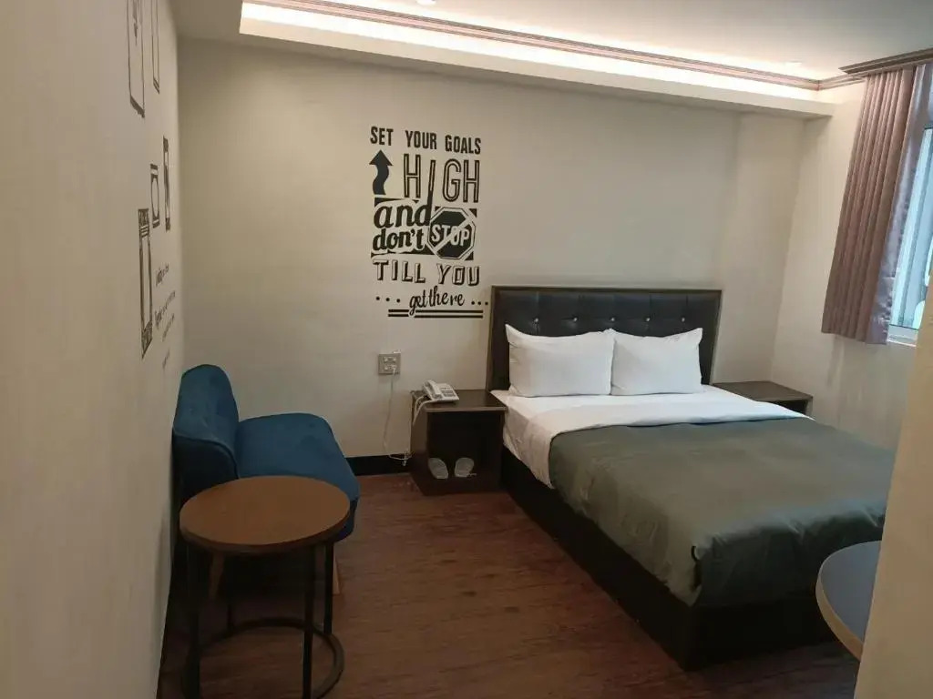 Holiday Business Hotel