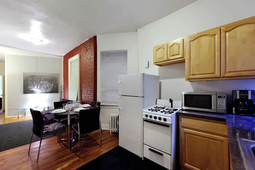 440 W 45Th #3E. 170 - 2 Br Apts