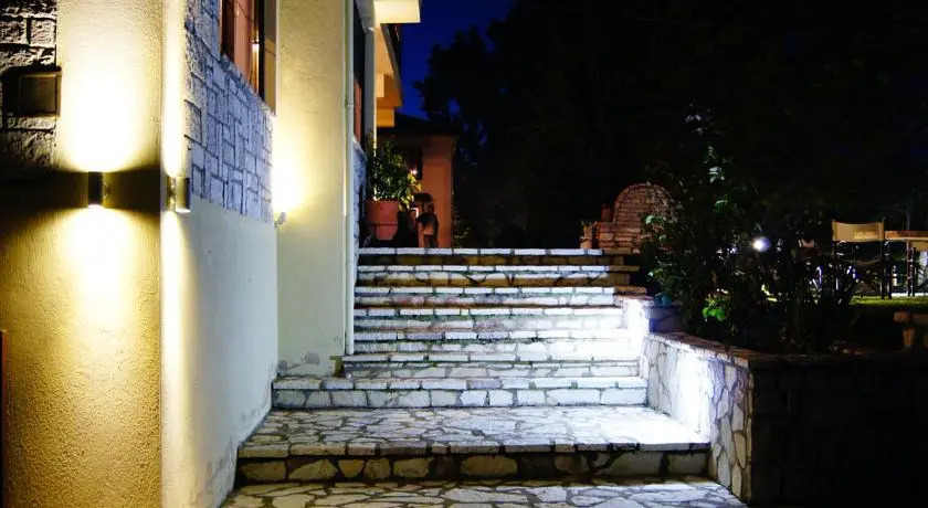 hostel lake plastira