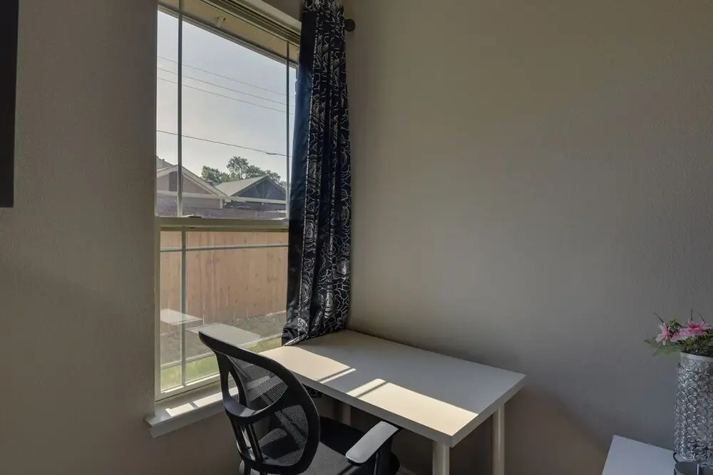 Grand Prairie Gem w/ Yard ~ 5 Mi to At&t Stadium!