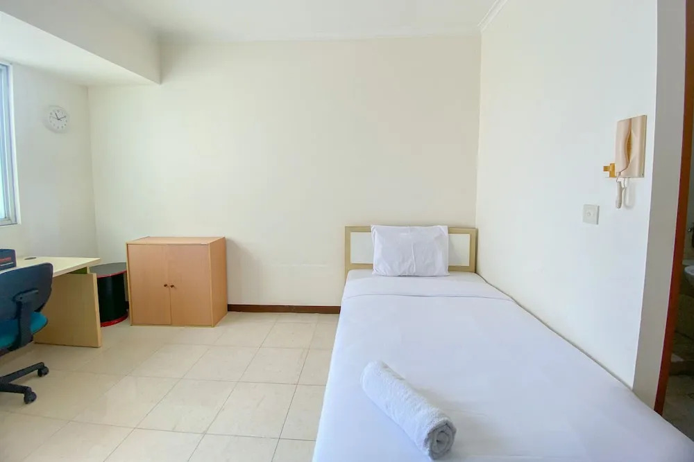 Minimalist And Comfy Studio Room Maple Park Sunter Apartment
