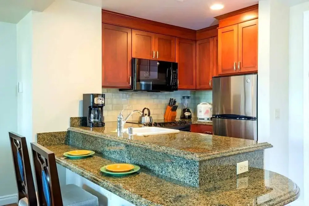 Room in Holiday House - Hgvc Hawaiian Village Resort & Spa, Hot Tub, Pool!