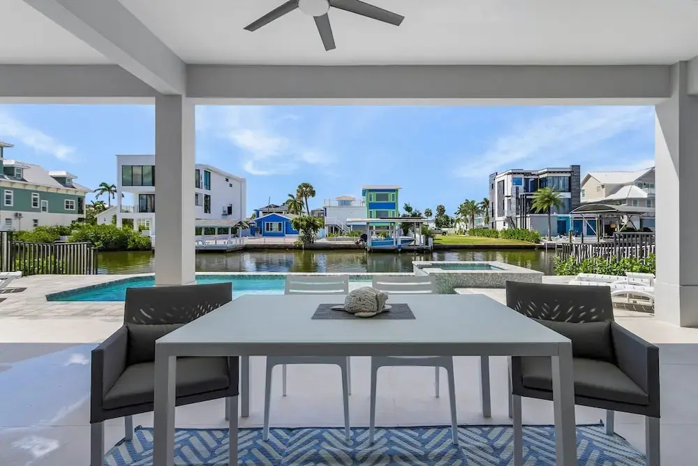 261/265 Canal Estates: 12br, Pools & Spas, Water Views 11 Bedroom Home