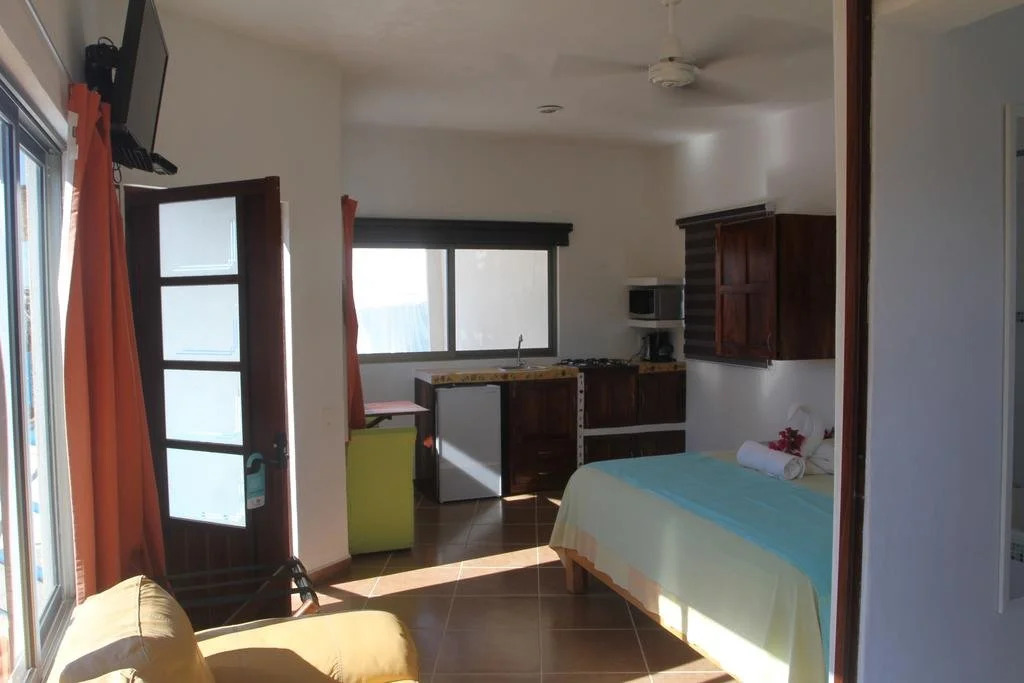 Las Brisas Hotel & Restaurant