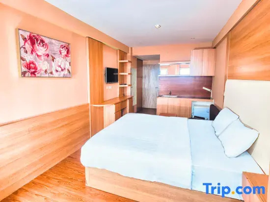 Quintessa Room at Candiland Apartment