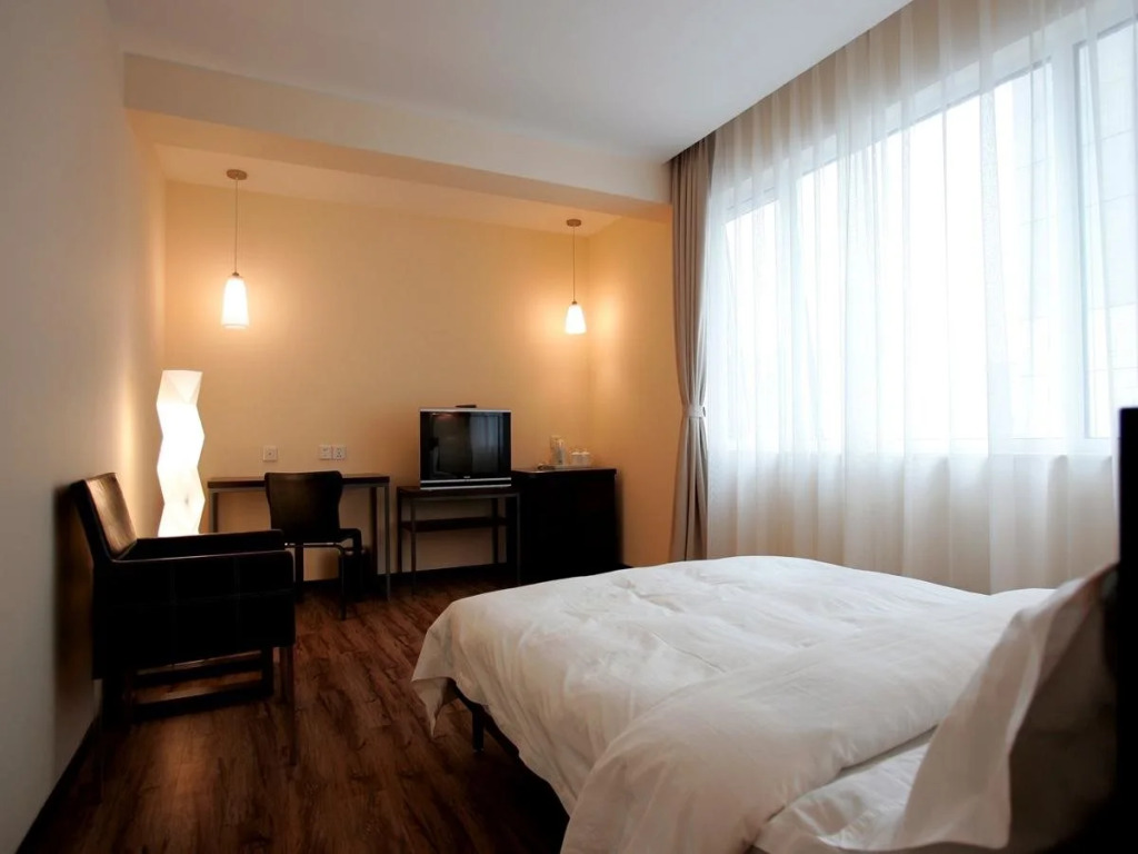 Sunjoy Hotel