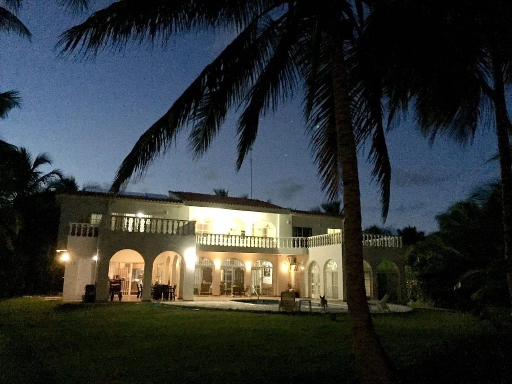 Baoba Breeze Bed & Breakfast- beachfront paradise