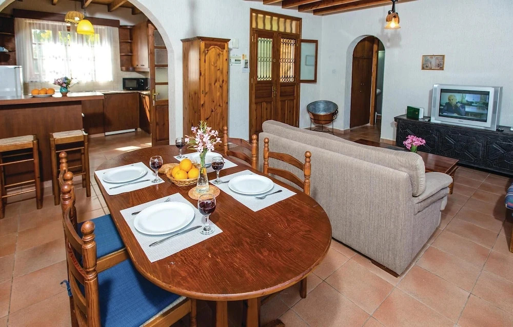 Awesome Home In Neo Chorio