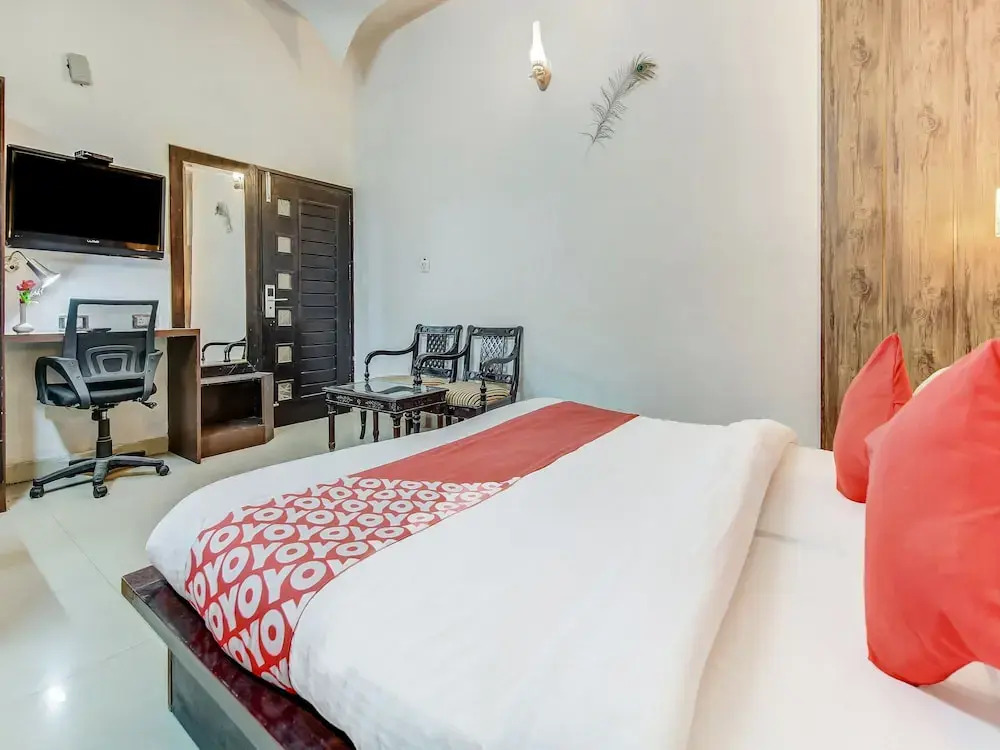 OYO 27999 Hotel Deep