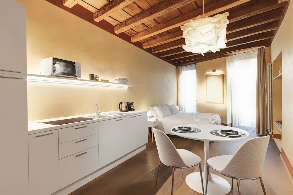 1881 LUXURY SUITES