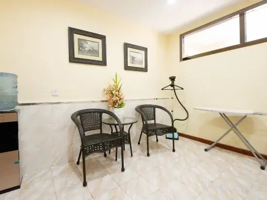 Motel  (Shenyang Central Street Joy City Walmart)