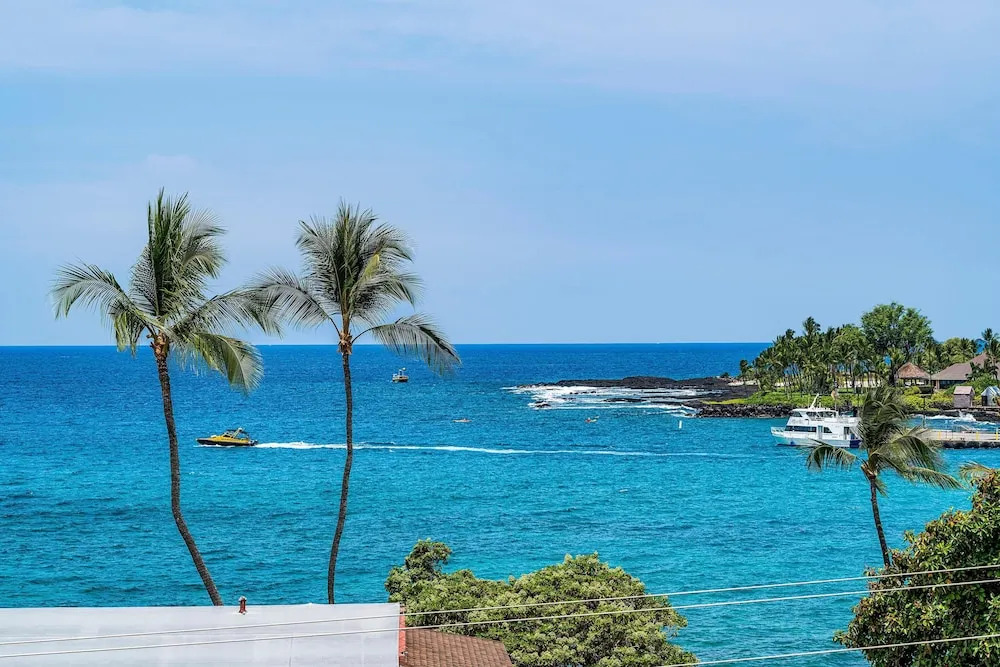 Kona Plaza#402