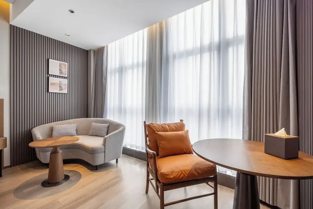 CNHOL International Hotel (Wuhan Jiefang Avenue Zongguan Metro Station Branch)