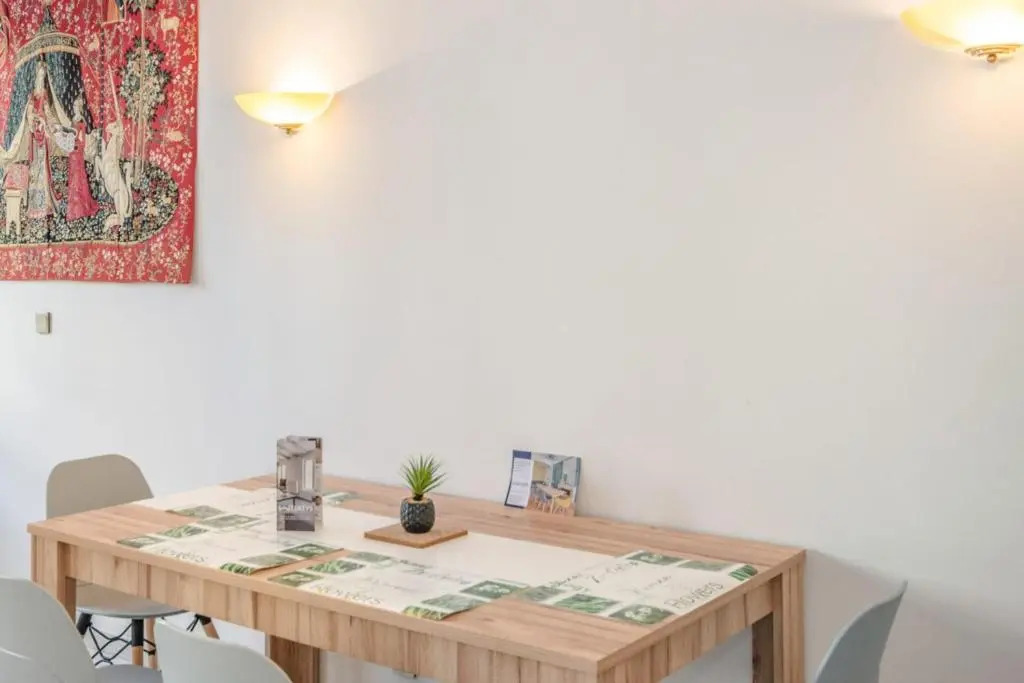 Large and bright studio with AC at the heart of Avignon - Welkeys