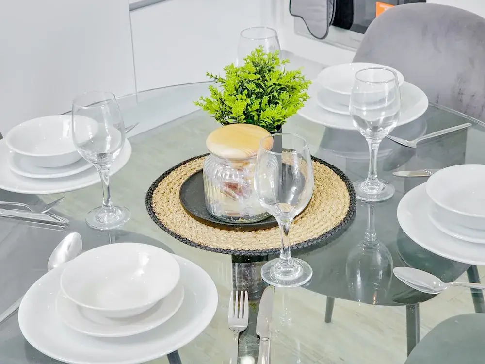 Salford - 2 Bed Apartment - Sleeps 4 - Wifi