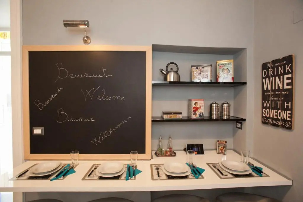 Largo Donnaregina Home
