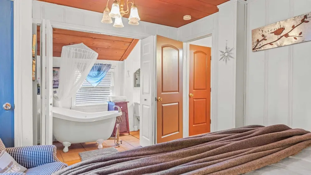 Minutes to Lake Arrowhead Village Cozy Secluded Cedar Cove by AvantStay