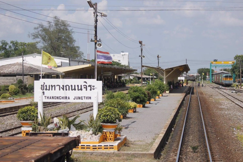 Chainarong Road