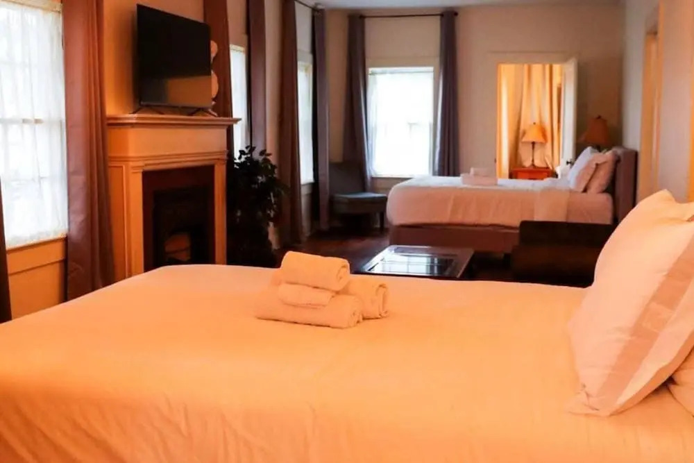 Work Crew Haven Spacious Corporate Lodging