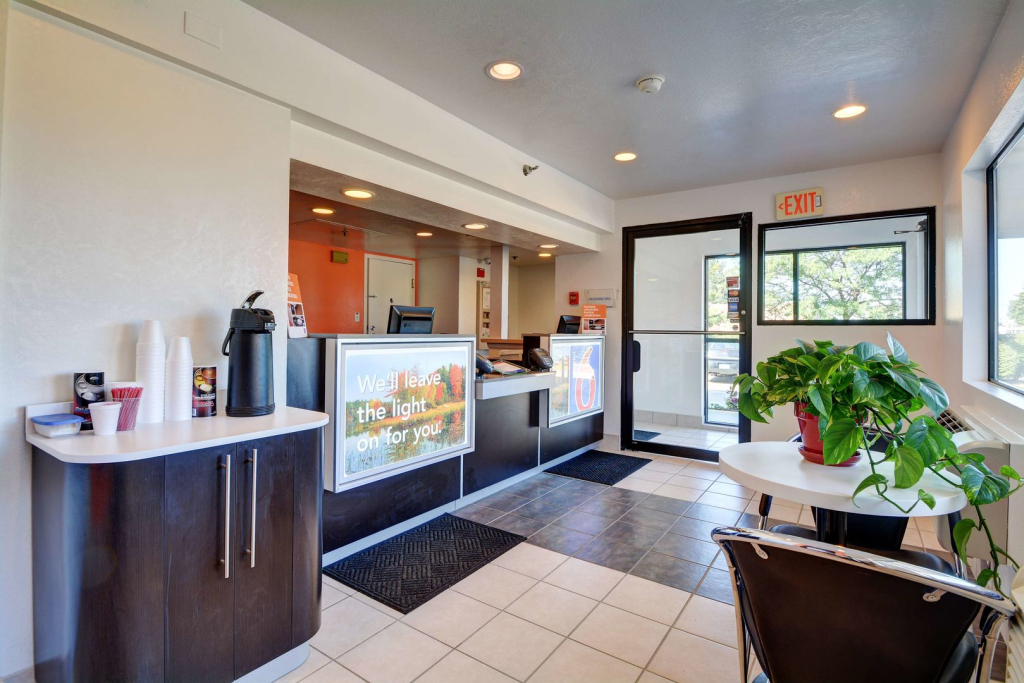 Motel 6-Windsor Locks, CT - Hartford