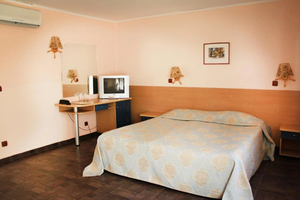 Elenite Holiday Village