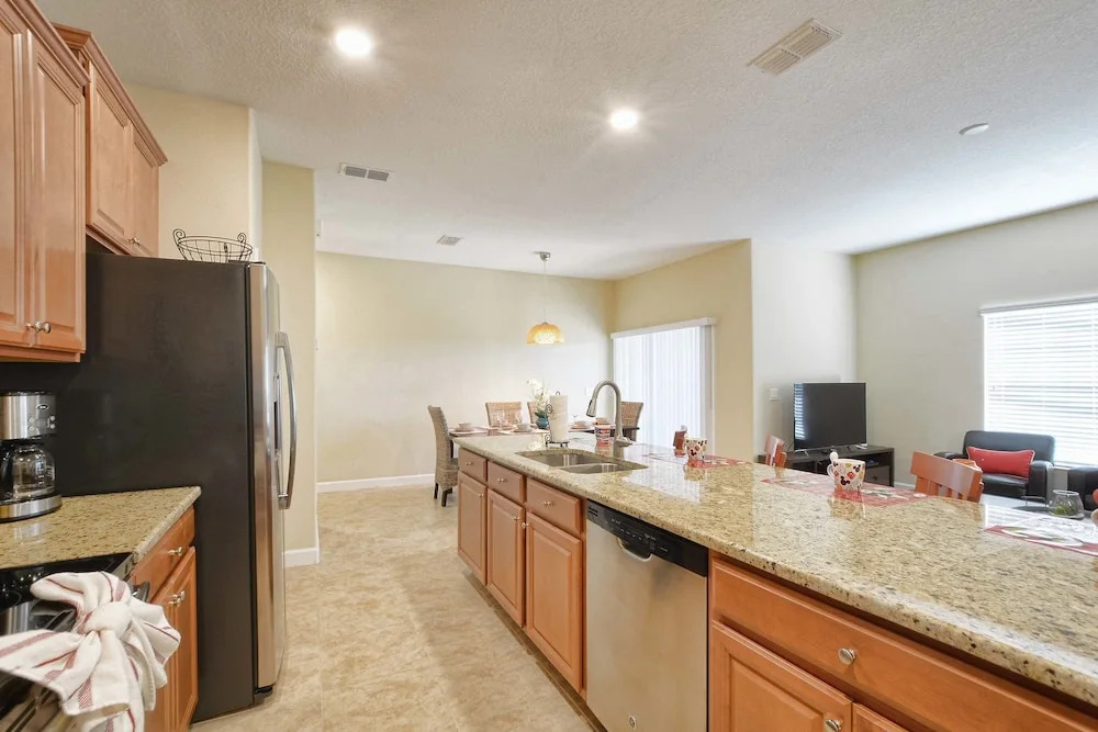 Storey Lake 4 Bedroom Townhome w Splashpool - 1610ST