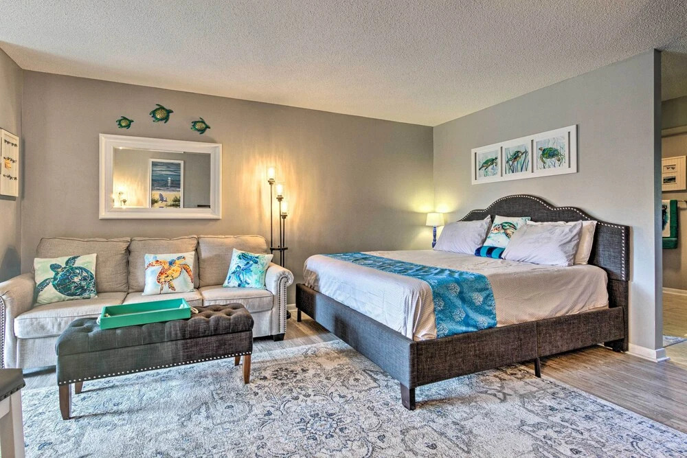 1 Mi to Lake Lure: Mtn-view Studio w/ Balcony!