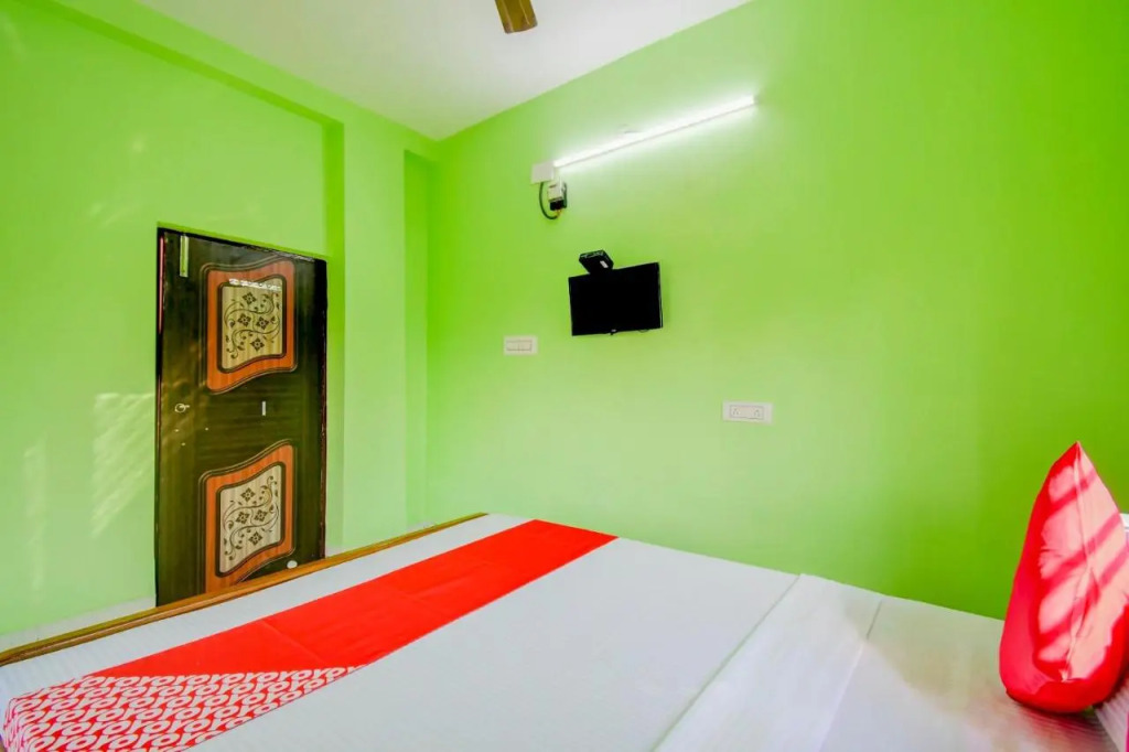 OYO 87565 Eco Plaza Inn