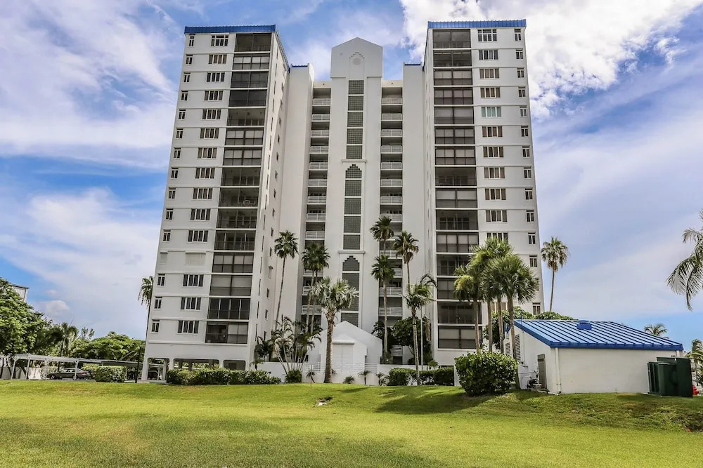 Ocean Harbor 102A