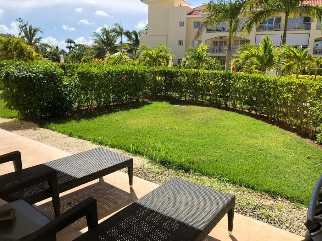 Beautiful One Bedroom unit with pool and Beach club in a Golf Project