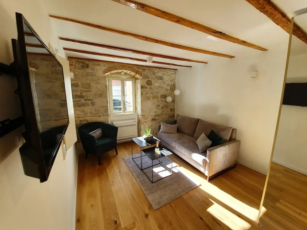 THE SUITES at central Split