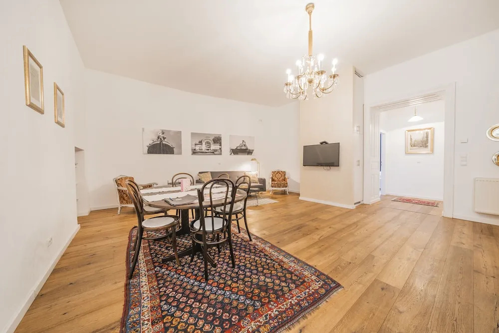 Vienna Vintage Apartment
