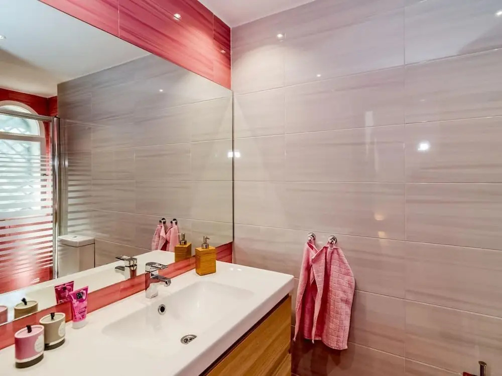 SE-Spacious townhouse in Nueva Andalucia Roomservice