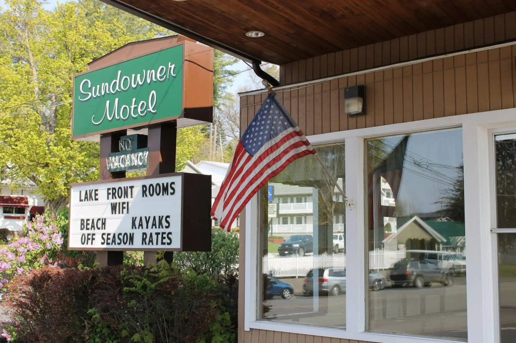 The Sundowner on Lake George