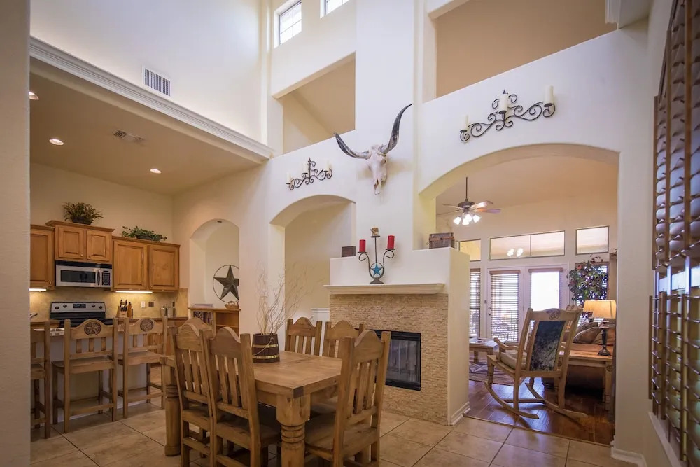 Lakeside Haven 3 Bedrooms 2.5 Bathrooms Townhouse