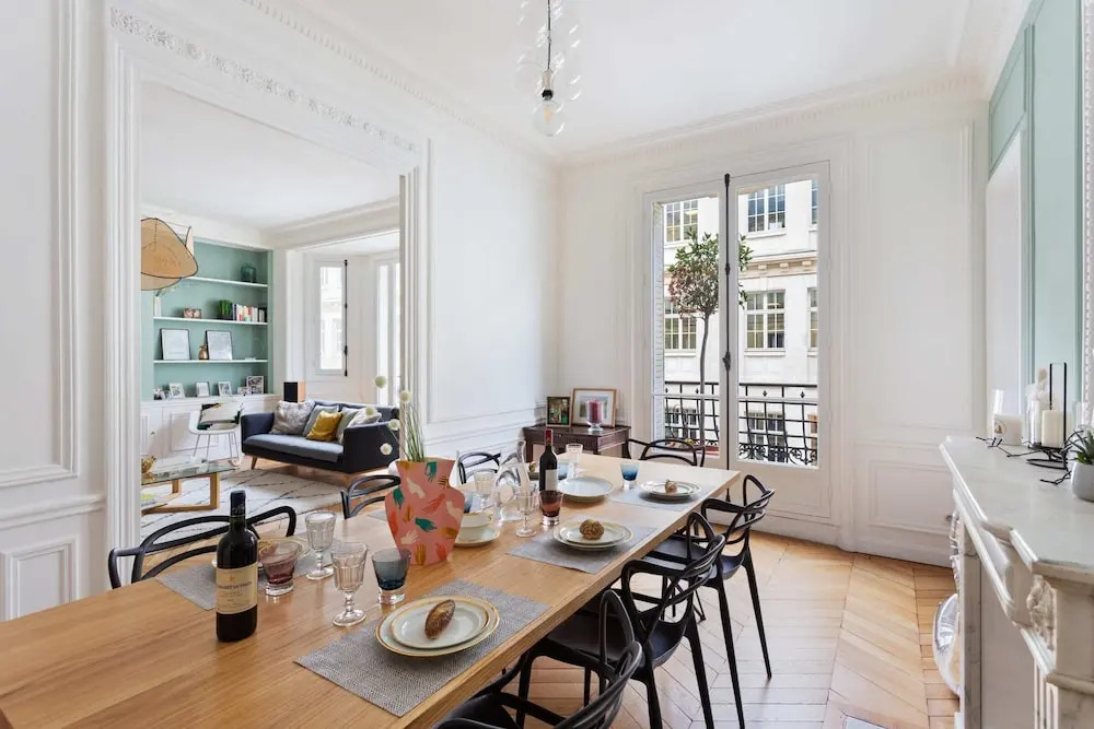 Luxury and Spacious Apartment in the Heart of Paris