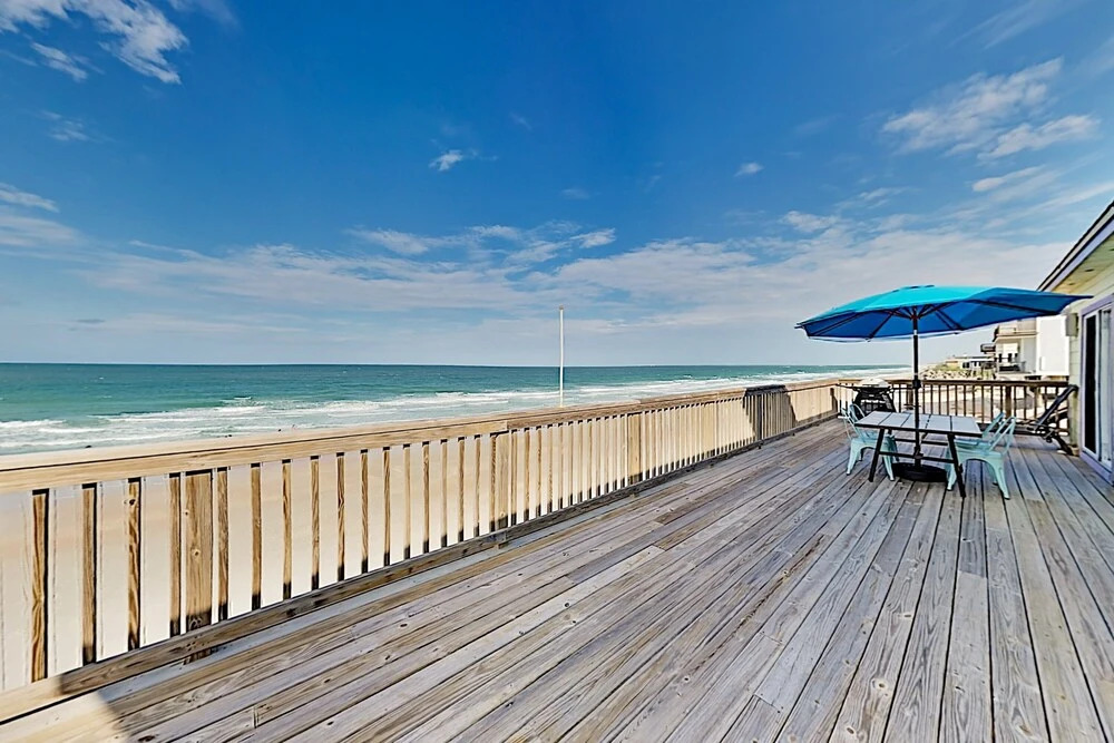 Hercules By The Sea W/ Expansive Deck & Patio 4 Bedroom Home