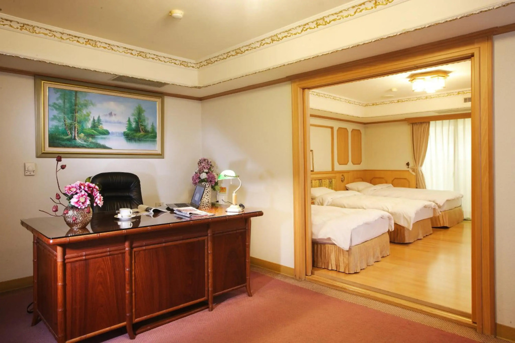Kingdom Hotel