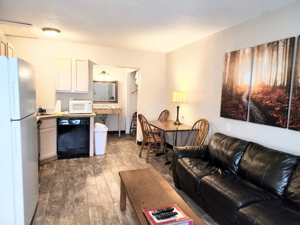 Trails INN Quadna Mountain Motel & RV Park