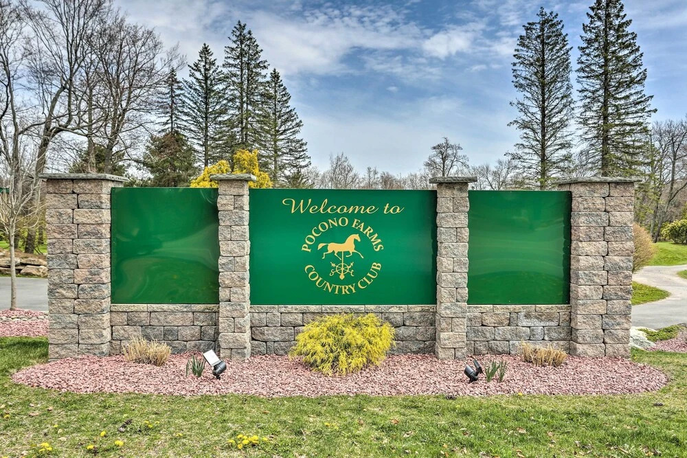 Hot Tub + Lake Access: Spacious Tobyhanna Home