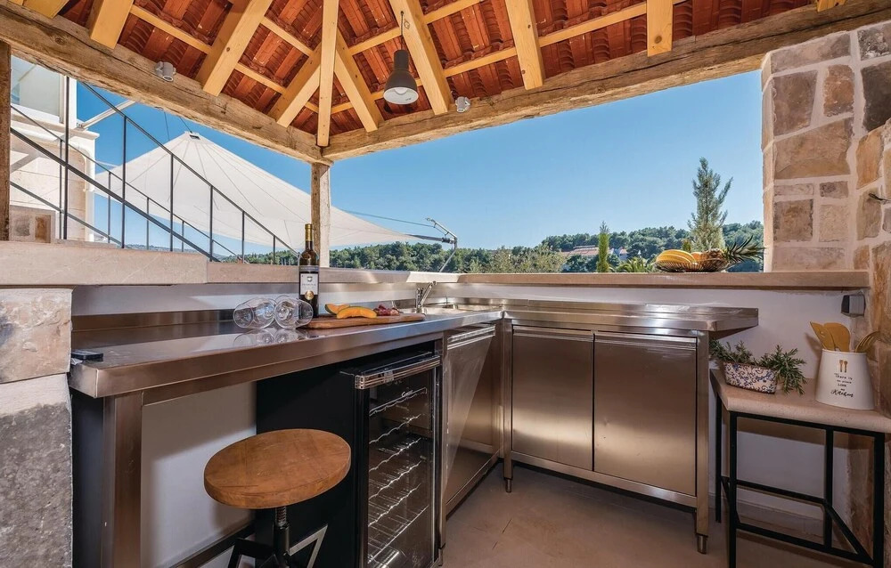 Nice Home in Milna With 4 Bedrooms, Sauna and Outdoor Swimming Pool