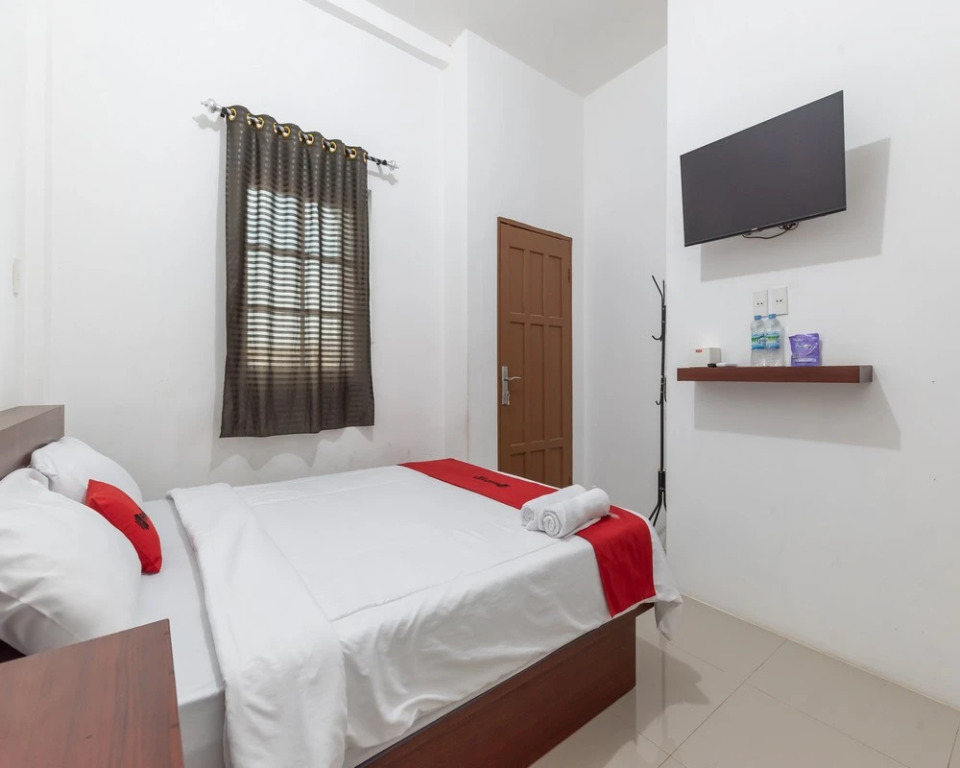 RedDoorz near Stasiun Pematangsiantar